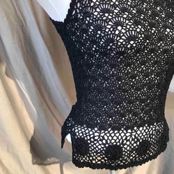 Vintage crochet knitted floral sleeveless tank top in black - Picture 5 of 6